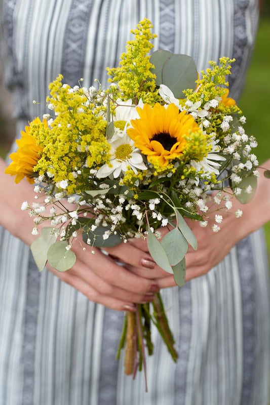 BRIDESMAID BOUQUET COUNTRY WILD